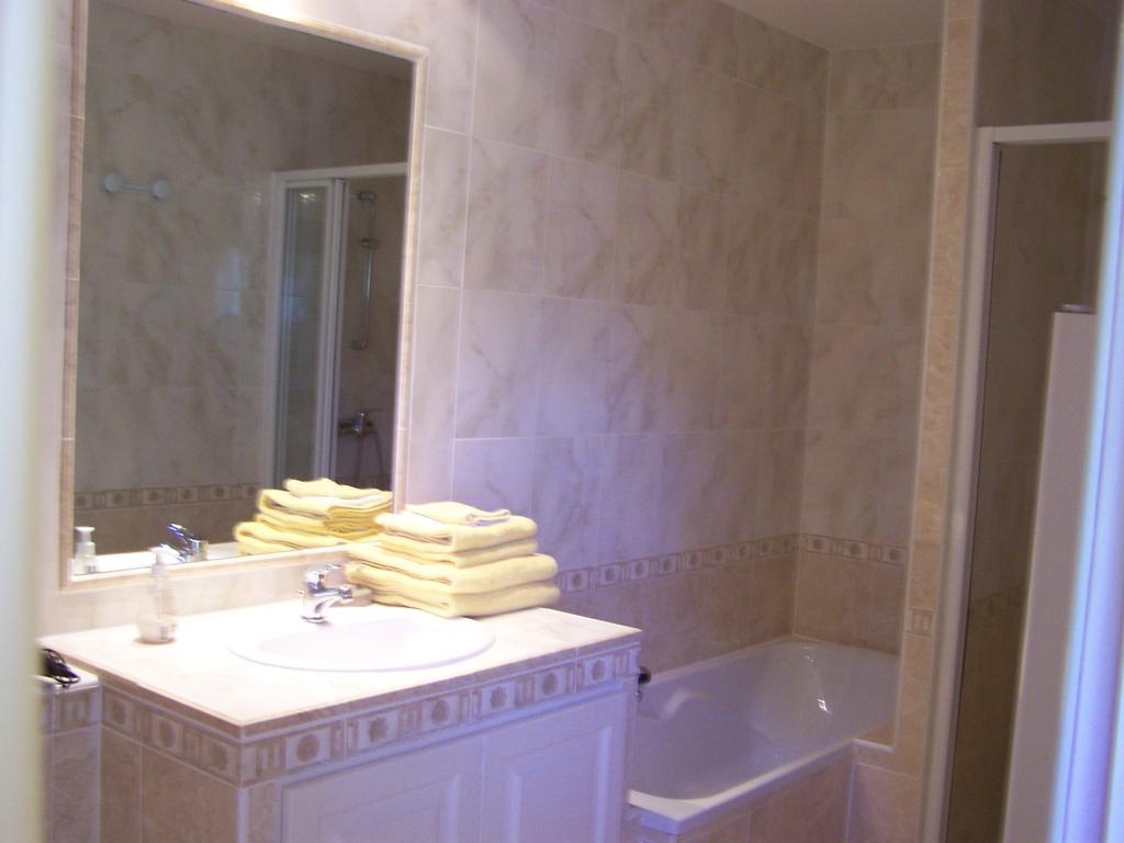 Bed and Breakfast Les Cigales Charols Номер фото