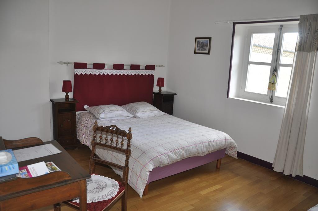 Bed and Breakfast Les Cigales Charols Екстер'єр фото