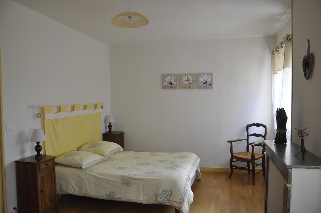 Bed and Breakfast Les Cigales Charols Екстер'єр фото
