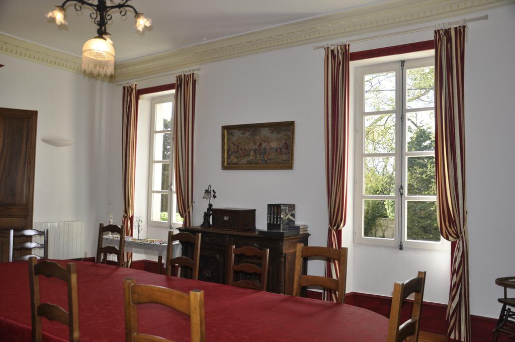 Bed and Breakfast Les Cigales Charols Екстер'єр фото