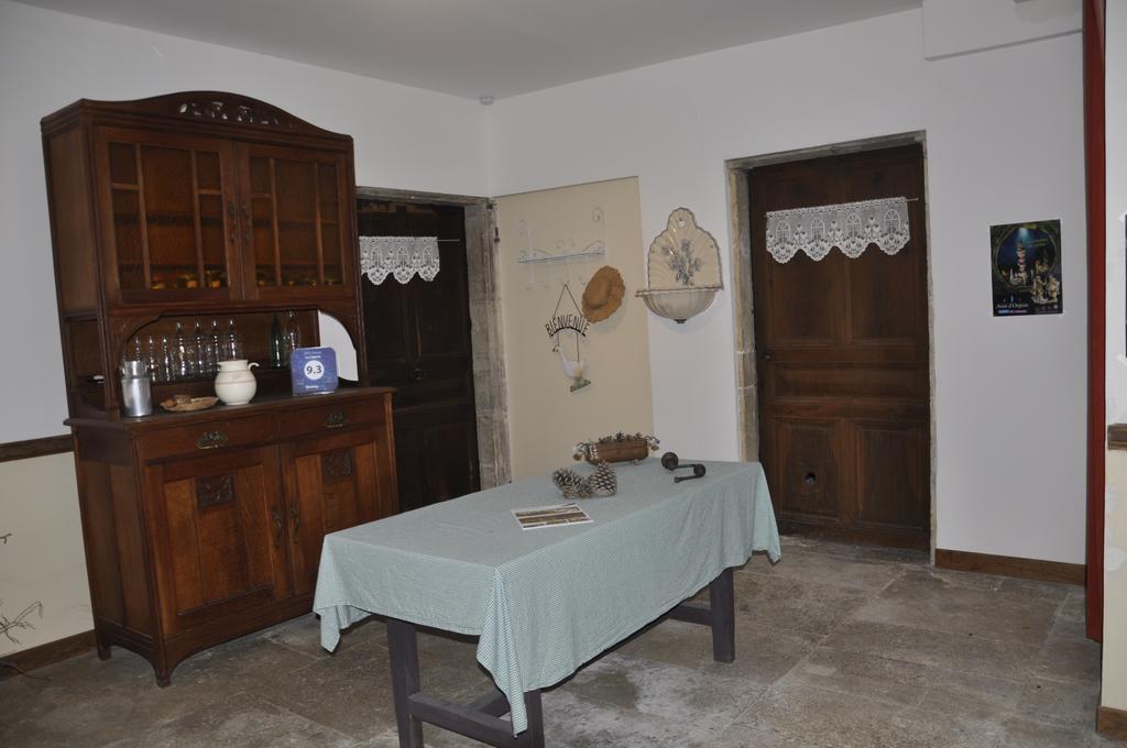 Bed and Breakfast Les Cigales Charols Екстер'єр фото