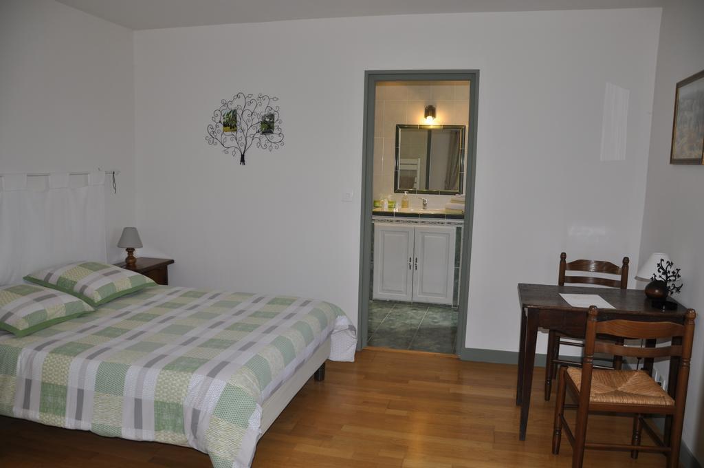 Bed and Breakfast Les Cigales Charols Екстер'єр фото