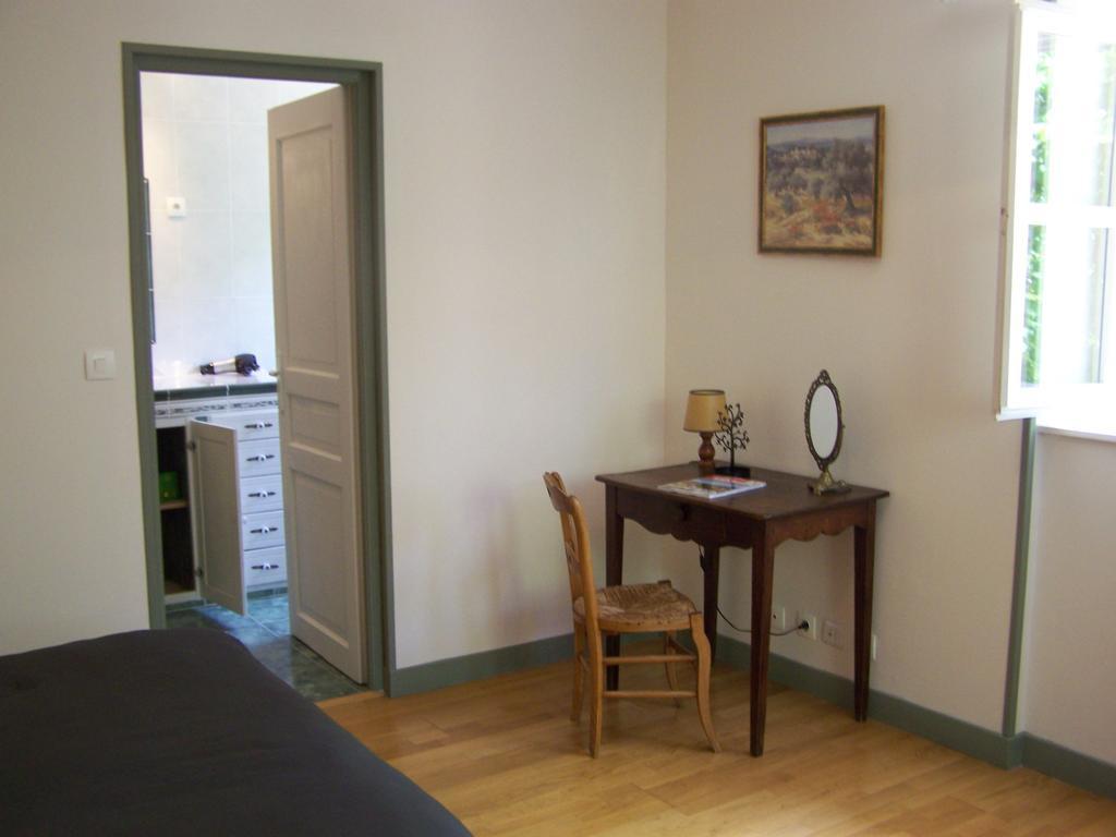 Bed and Breakfast Les Cigales Charols Екстер'єр фото