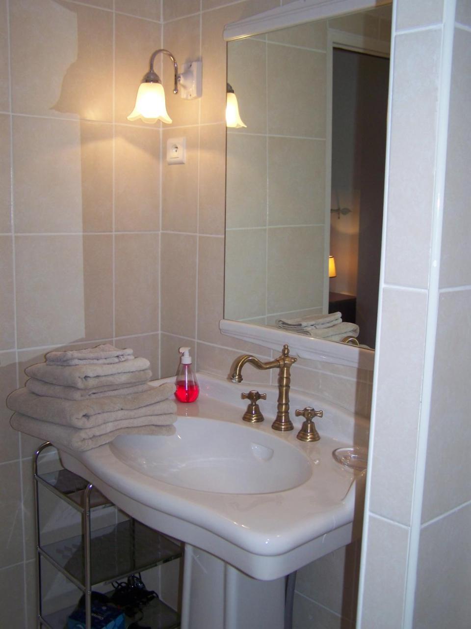 Bed and Breakfast Les Cigales Charols Екстер'єр фото